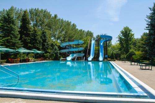Auberge de jeunesse Adica Prenociste Sport Wellness Centar - Bazeni à Ada Extérieur photo
