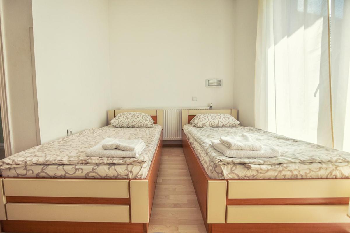Auberge de jeunesse Adica Prenociste Sport Wellness Centar - Bazeni à Ada Extérieur photo