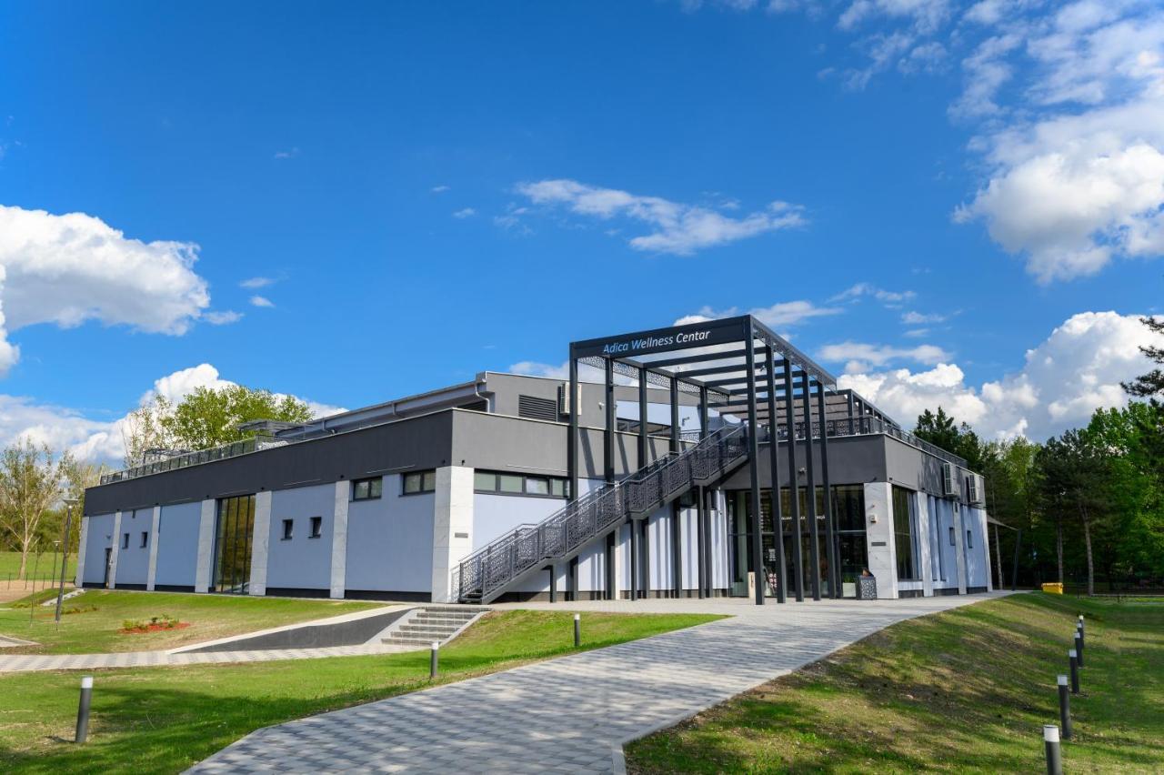 Auberge de jeunesse Adica Prenociste Sport Wellness Centar - Bazeni à Ada Extérieur photo